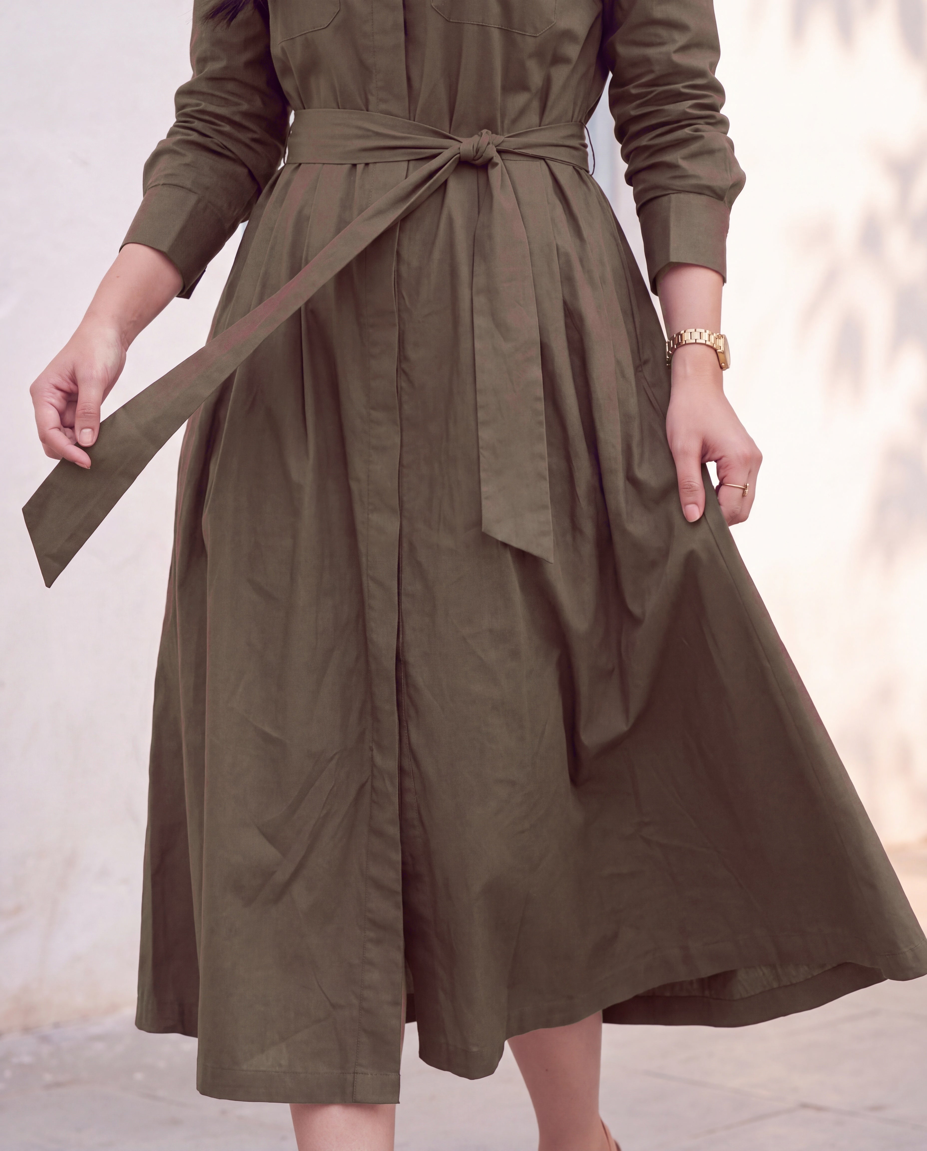 Self-tie belt and pleated flared skirt detail